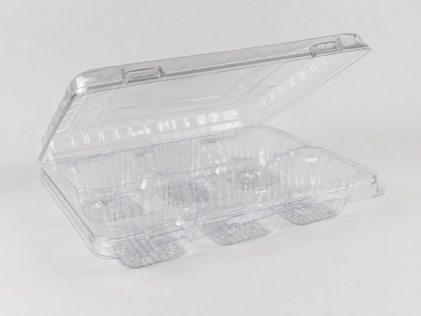 Clear fruit clamshell packaging with hinged thermoformed structure